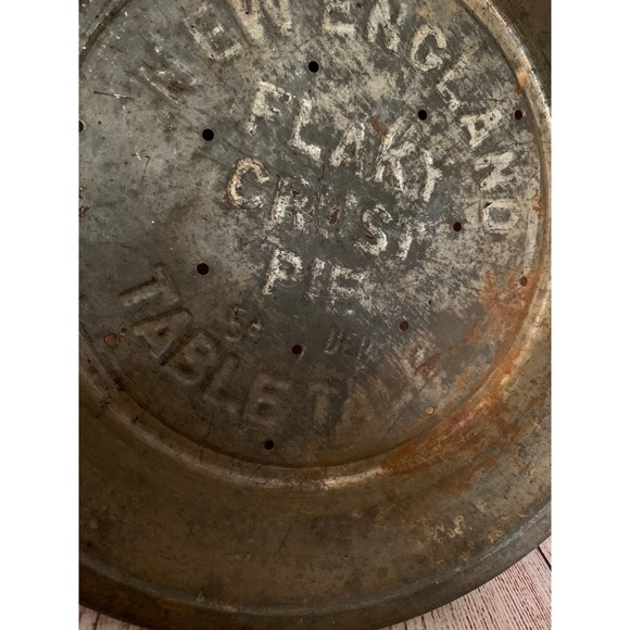 Vintage New England flaky pie crust tin table talk 5 cent 9.5" - Picture 5 of 9